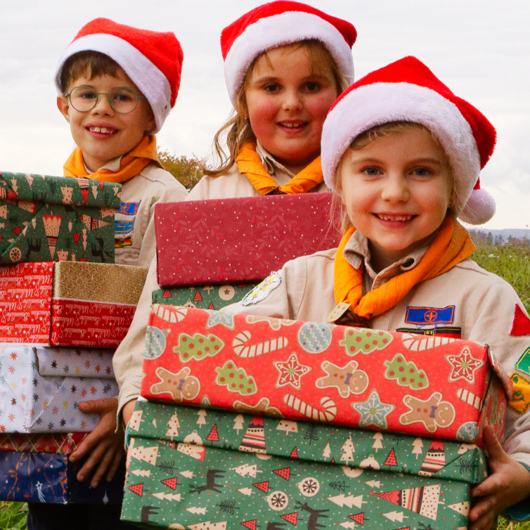 Fröhlich lachen unsere Weihnachtswichtel in die Kamera